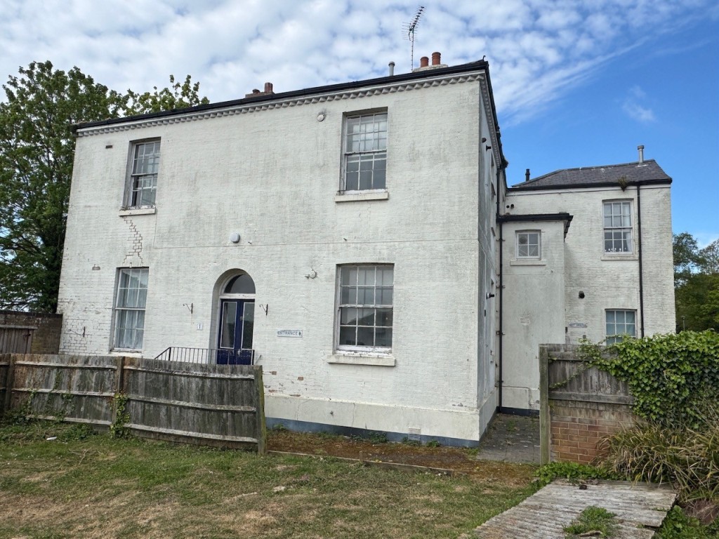 Lot: 132 - PERIOD FREEHOLD BLOCK OF SIX FLATS WITH OFF STREET PARKING - Hay House